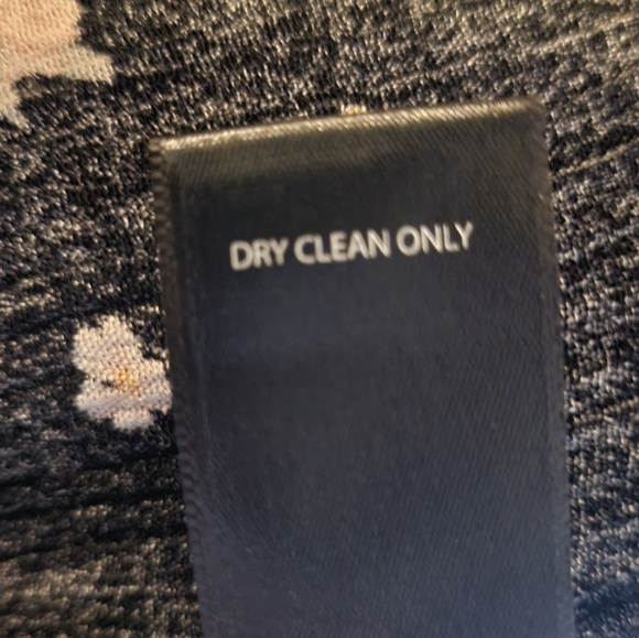 Torrid size 2, loose fit, 100% rayon, tank top, black with ditsy floral pattern - Picture 8 of 8